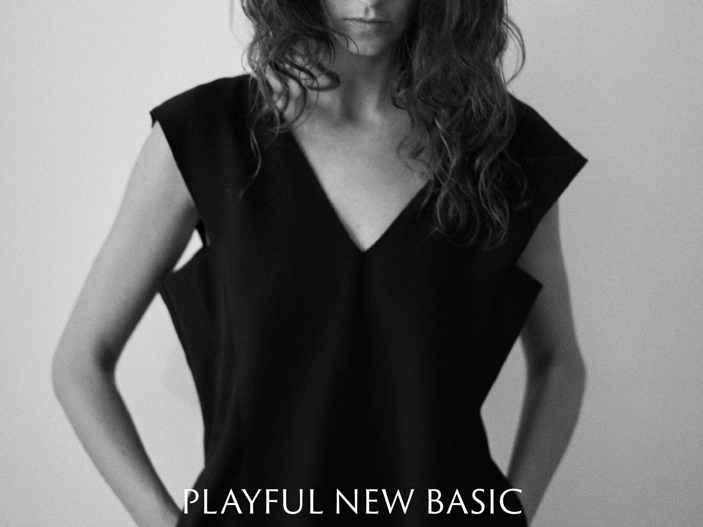 Dress 12,430yen / Cardigan 8,910yen