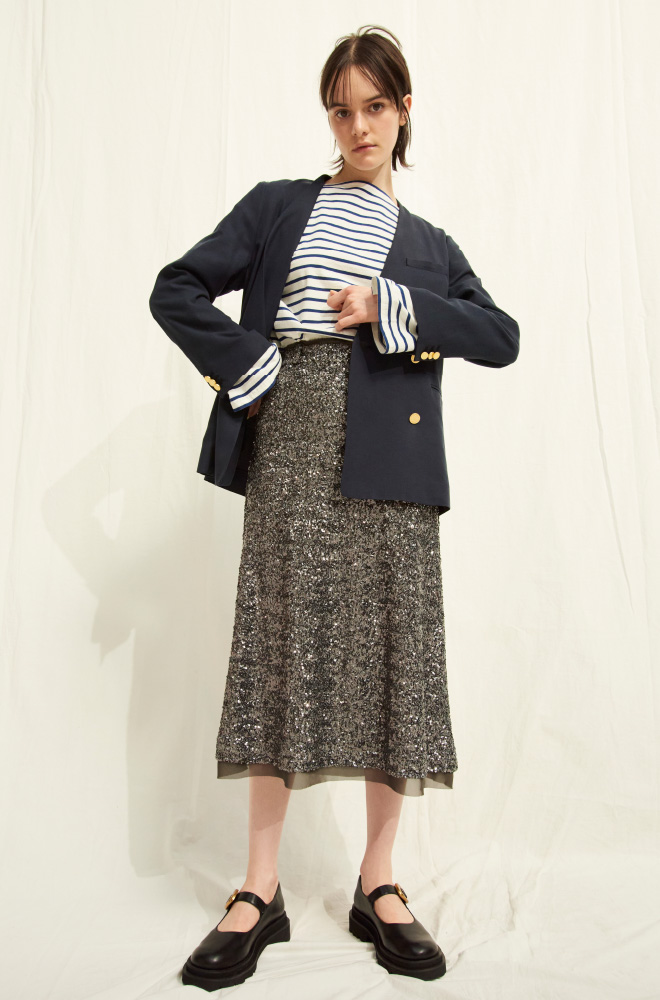 JACKET 17,600YEN TOPS 18,700YEN SKIRT 16,940YEN SHOES 16,500YEN