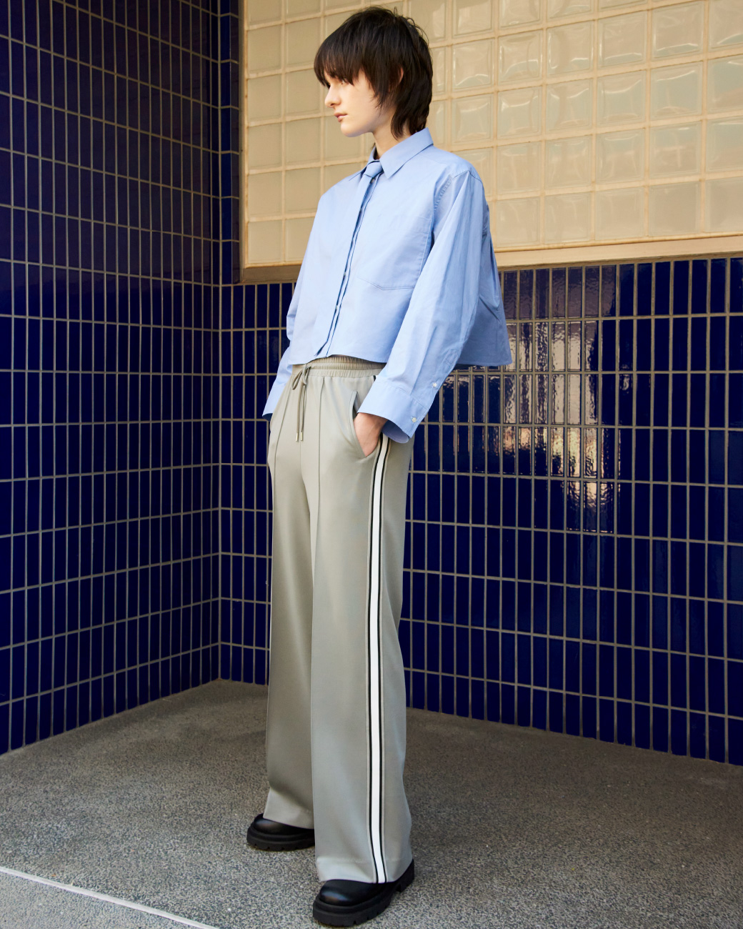 SHIRTS 10,450YEN PANTS 13,200YEN SHOES 16,500YEN