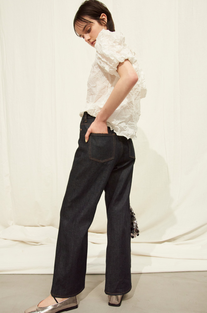 TOPS 9,900YEN PANTS 13,970YEN BAG 8,470YEN SHOES 12,100YEN