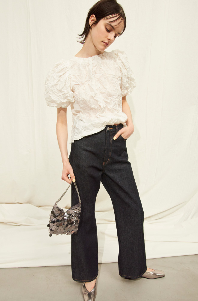 TOPS 9,900YEN PANTS 13,970YEN BAG 8,470YEN SHOES 12,100YEN