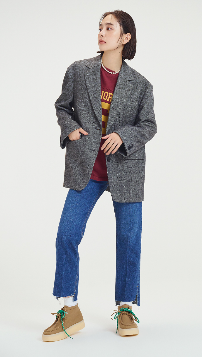 撥水加工センタープレス裾段差デニムパンツ、変形パールネックレス