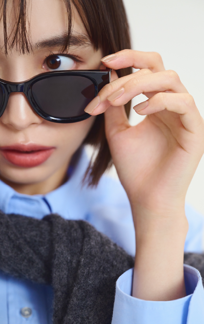 ヴィンテージスリムベルト、メタルポイントセルフレームサングラス、キトゥンヒールショートブーツ