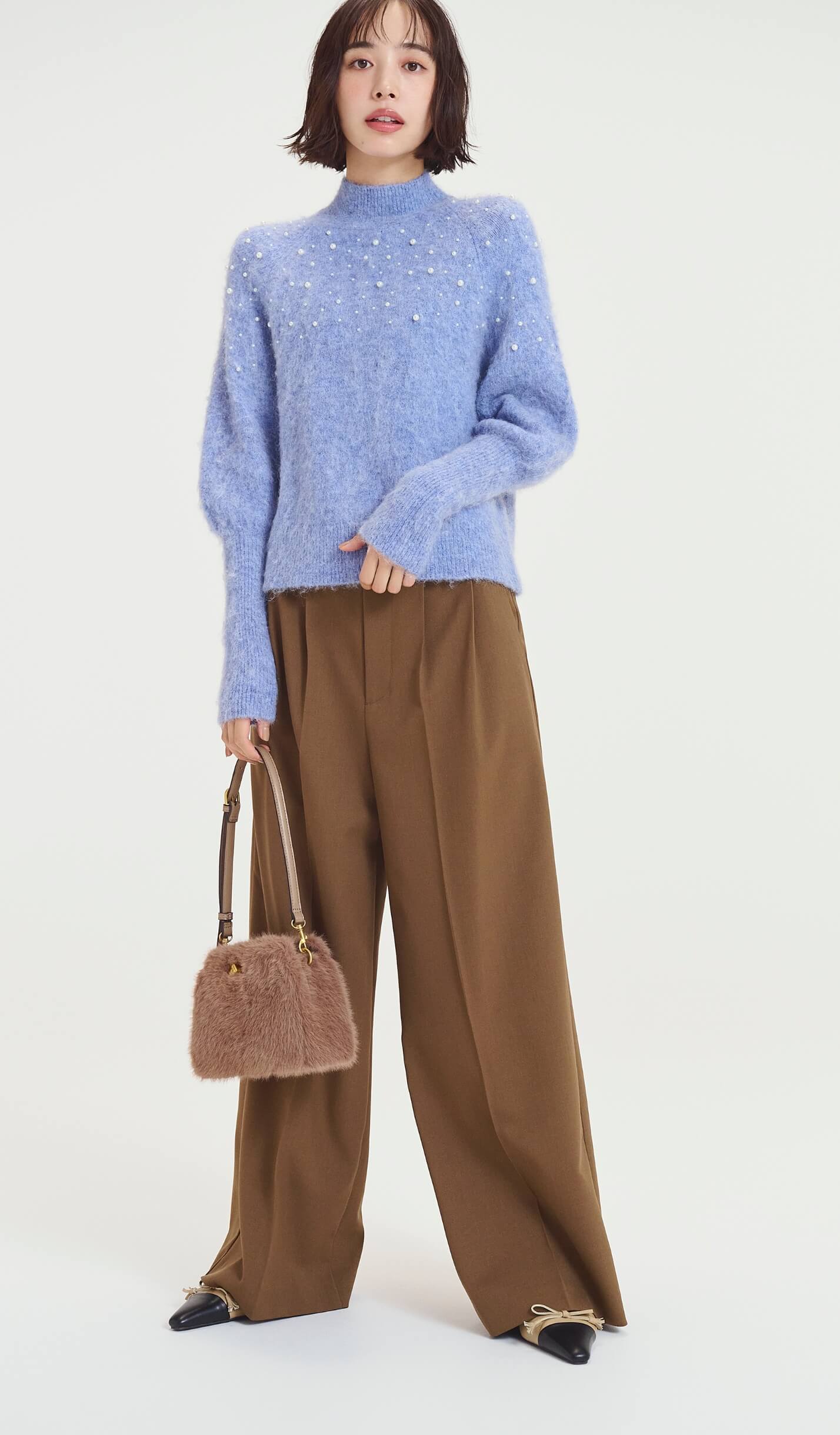 フォルムスリーブパールデザインニット