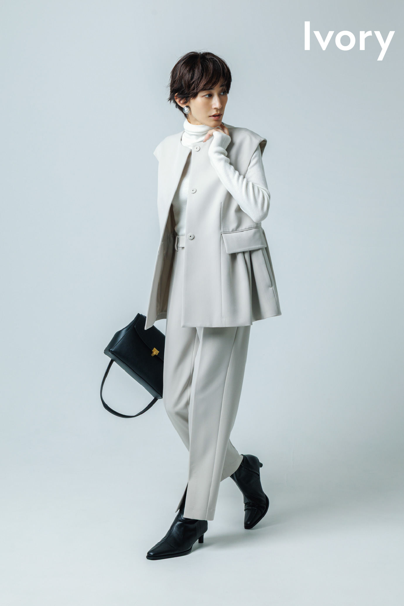 【お年玉】ベスト×ニットプルオーバー×パンツ 3点SET、ヴィンテージメタルポイントイヤリング、メタルモチーフスクエアバッグ、キトゥンヒールショートブーツの着用イメージ