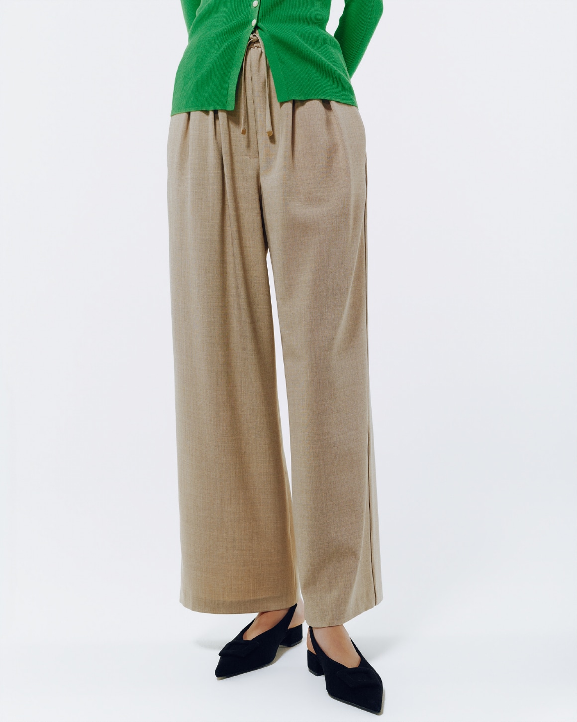 同コーディネートの別アングル