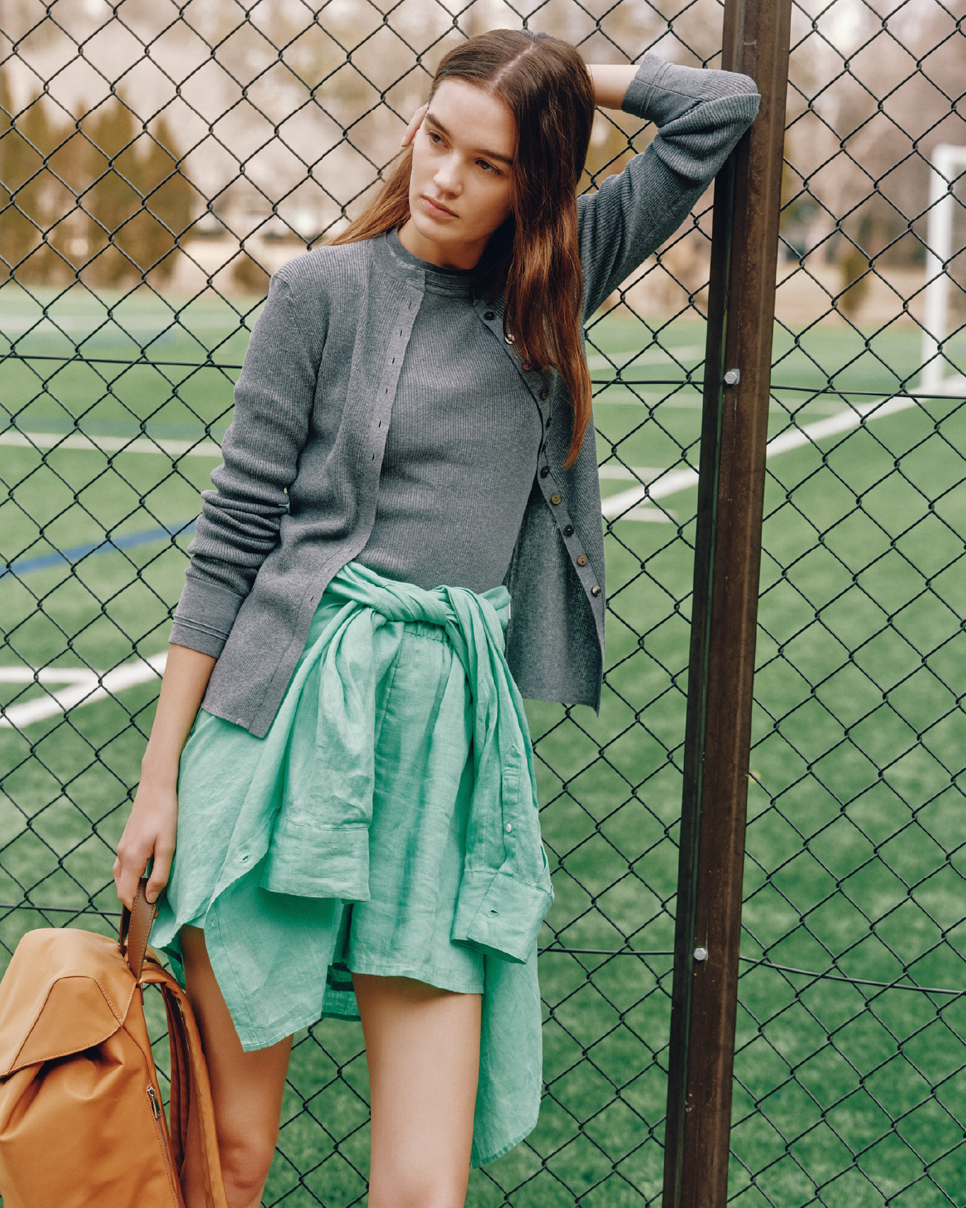 ＵＶケアシアーリブニットＣＤ、ＵＶケア半袖シアーリブニット、ＵＶケアアメスリタンク、ポケット付きフレンチリネンＳＨ、フレンチリネンショートＰＮ、メッシュバレエ、撥水バックパック、メタルボリュームイヤリングの着用イメージ