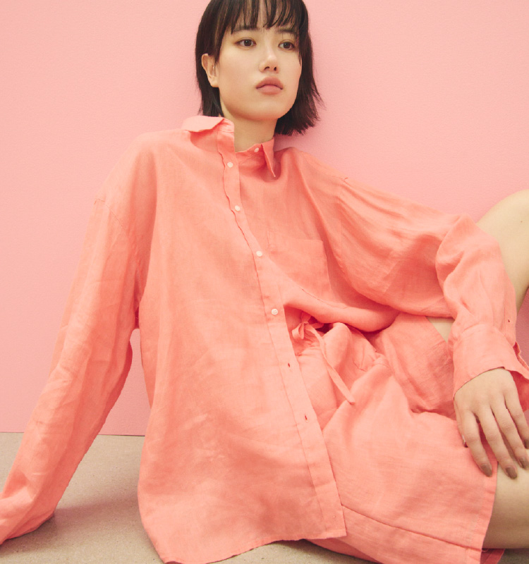 ボーダーのポロニット×タックフレアスカートドッキングワンピース・キャメルのエスパドリーユシューズを合わせたコーディネート