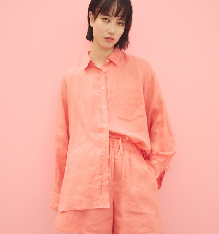 ボーダーのポロニット×タックフレアスカートドッキングワンピース・キャメルのエスパドリーユシューズを合わせたコーディネート