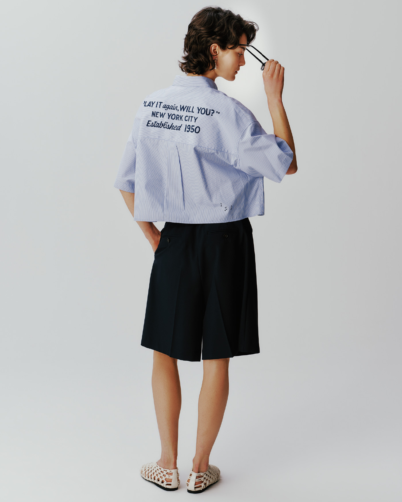 ＰＥＡＮＵＴコラボボタンダウン短丈シャツ、トリミングハーフキュロットＰＴ、キャットアイサングラス、メタルモチーフパールイヤリング、メッシュバレエの着用イメージ