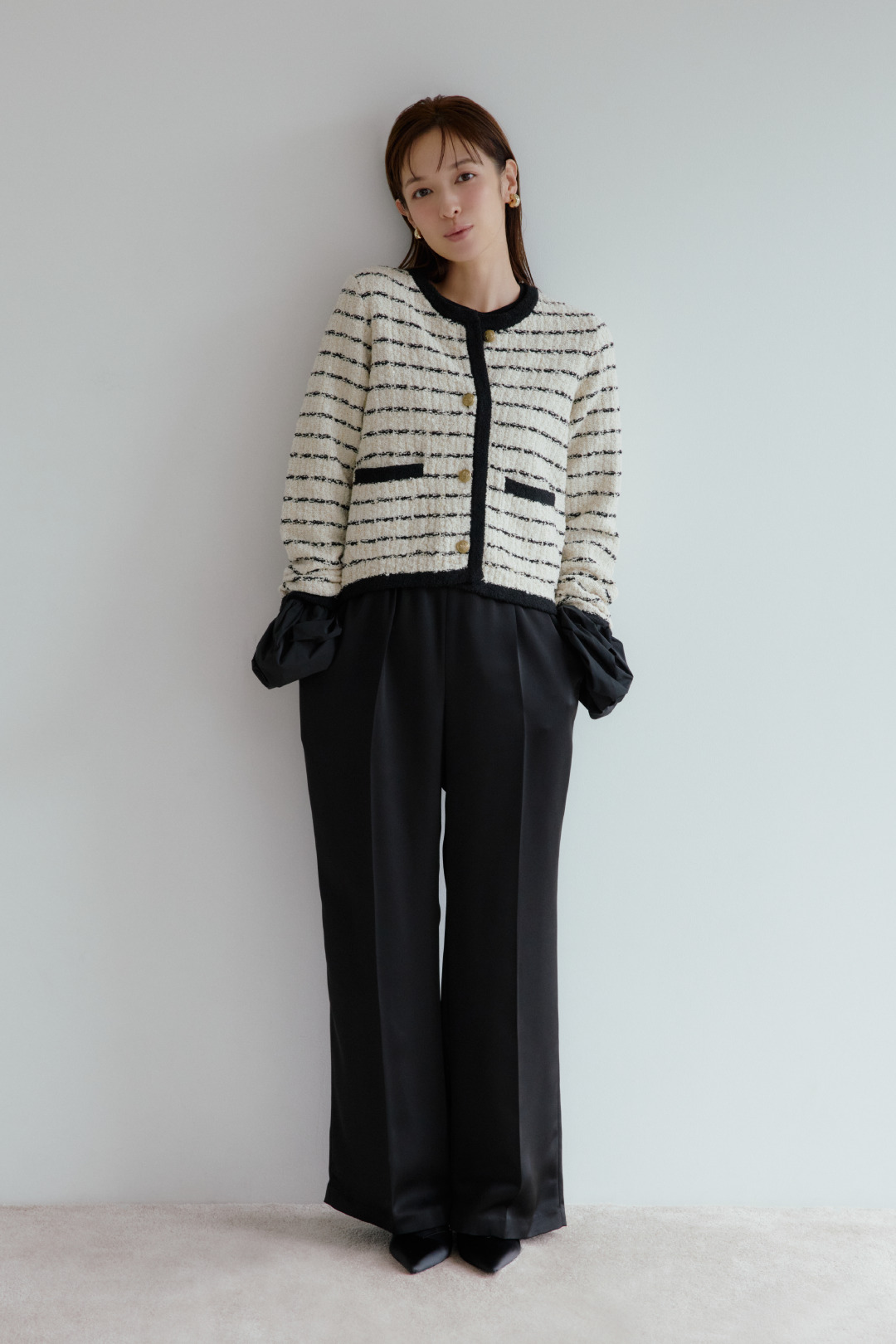 Style 03 Tweed Knit Cardigan の着用カット 2枚目