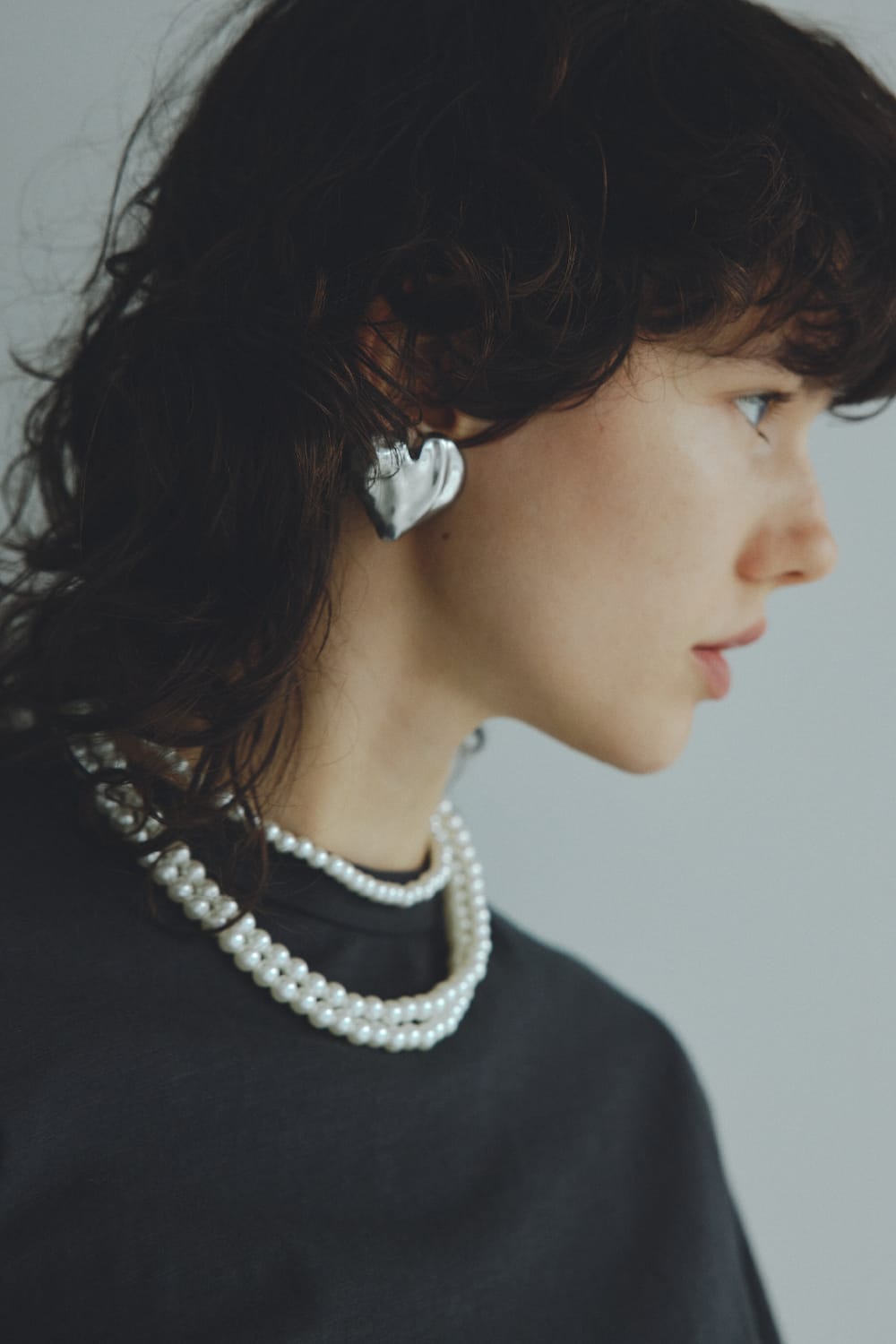 24’ SPRING COLLECTION PRE ORDERの服を着用している女性モデルの画像09